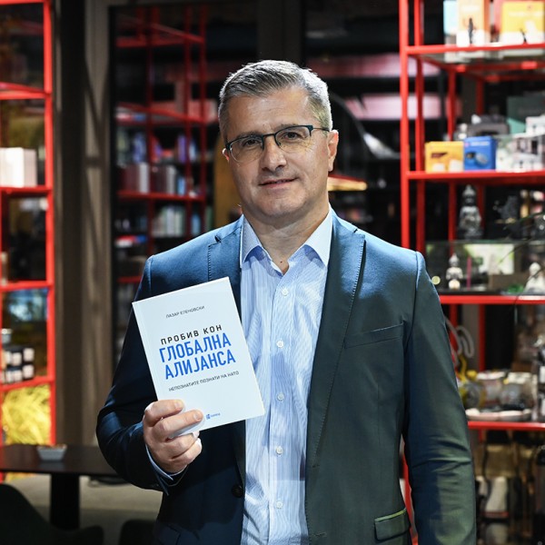 Лазар Еленовски: Во книгата „Пробив кон глобална алијанса“ ги откривам непознатите познати на НАТО