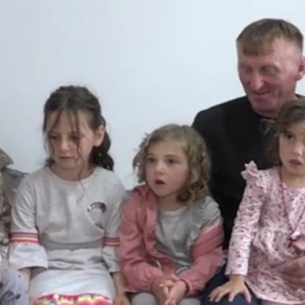 Убава Албанка се омажила за Душко од Голија на 15 години: Родила 5 ќерки, живееле со години без вода и бања