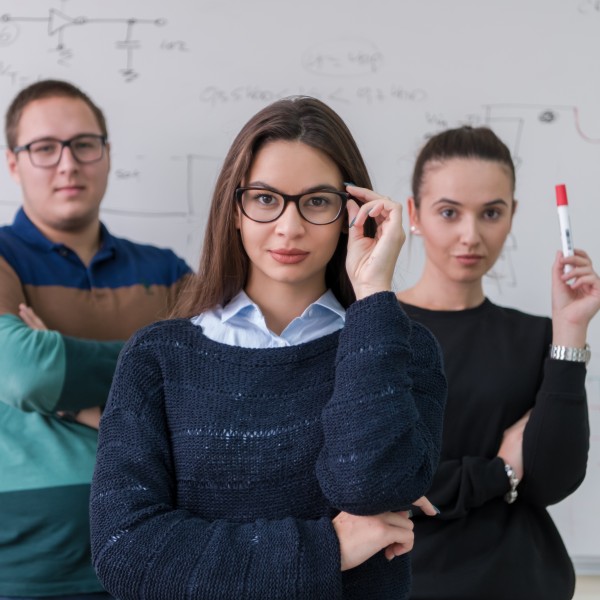 Како да преживееш со строг професор: Водич за тинејџери