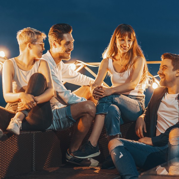 Тинејџери и вечерни излегувања: Довербата како најдобра контрола