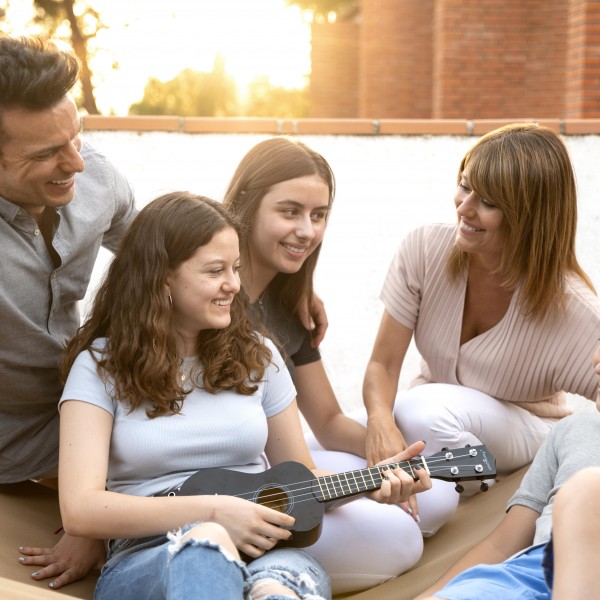 Од кого тинејџерите имаат поголема потреба – од мајката или од таткото?