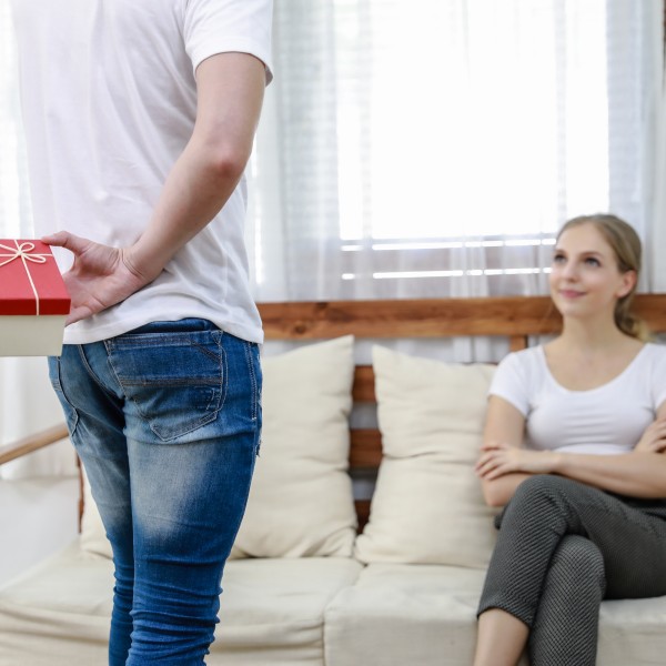 Што да им подарите на тинејџерите оваа Нова година – идеи што не промашуваат