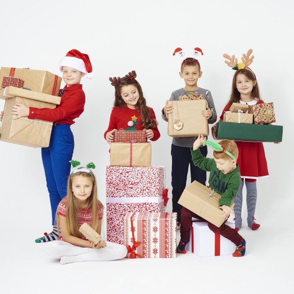 Децата кои добиваат премногу подароци подоцна имаат 3 проблеми: Психотерапевт предупреди, родителите ова го забележуваат предоцна