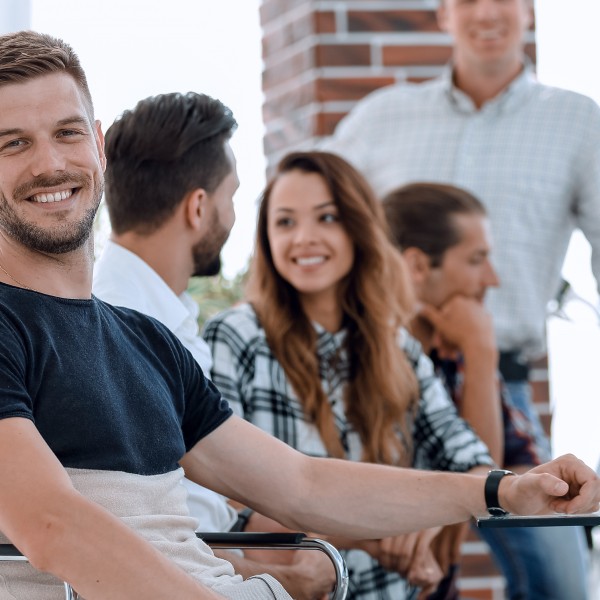 Не мораш да се вклопиш треба да се пронајдеш: Како да останеш свој во време која владеат репликатите